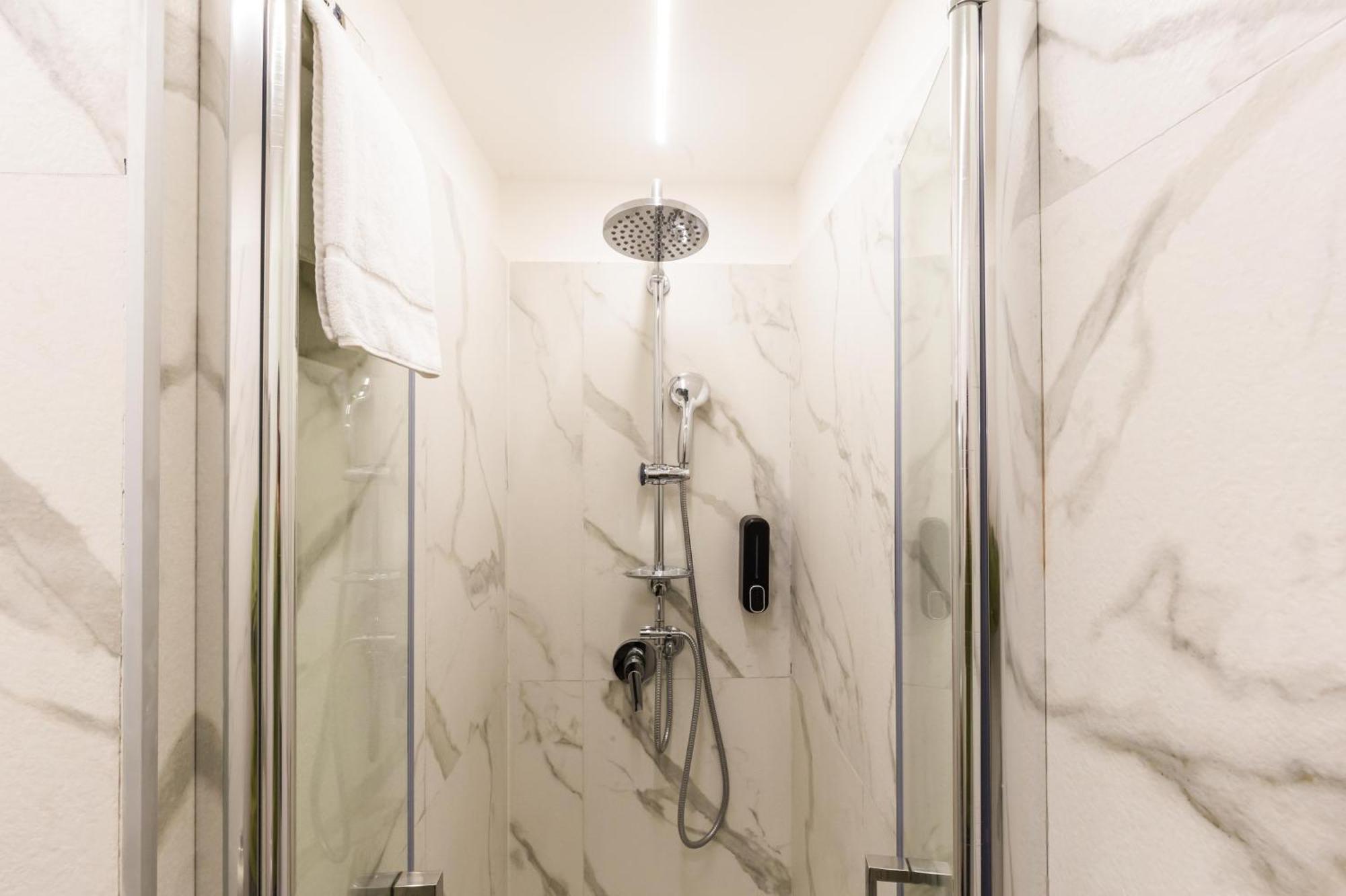 Cavour Luxury Rooms - Lr Collection Rome Extérieur photo